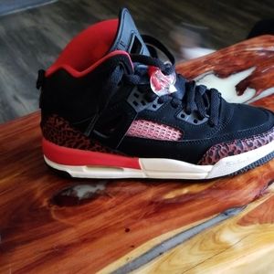 Jordan 5 spizike size 3.5 youth